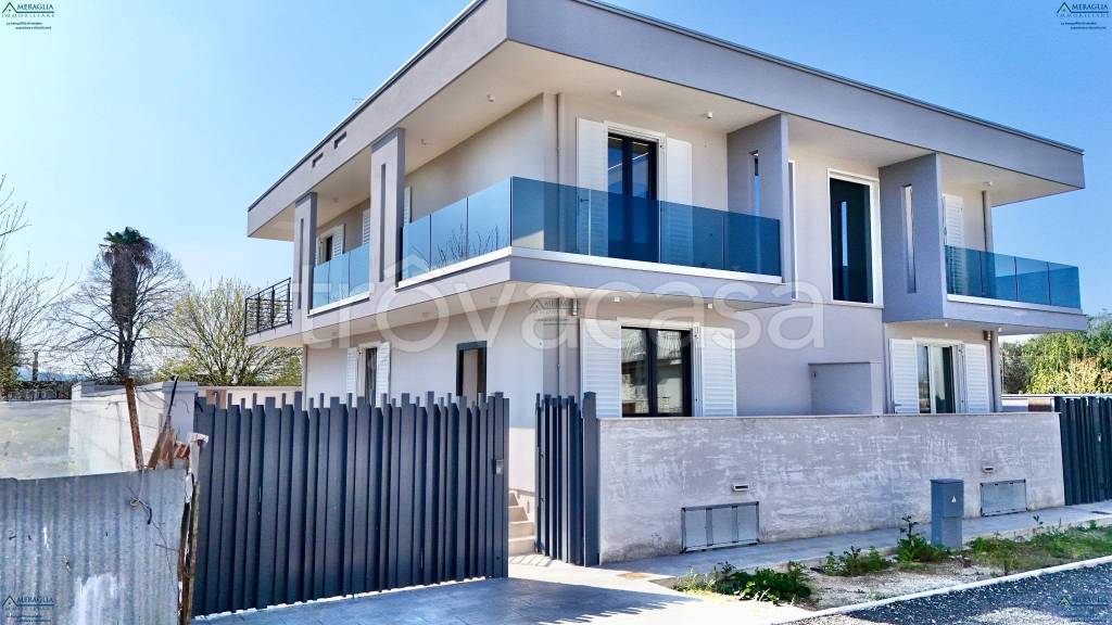 casa indipendente in vendita a Parete