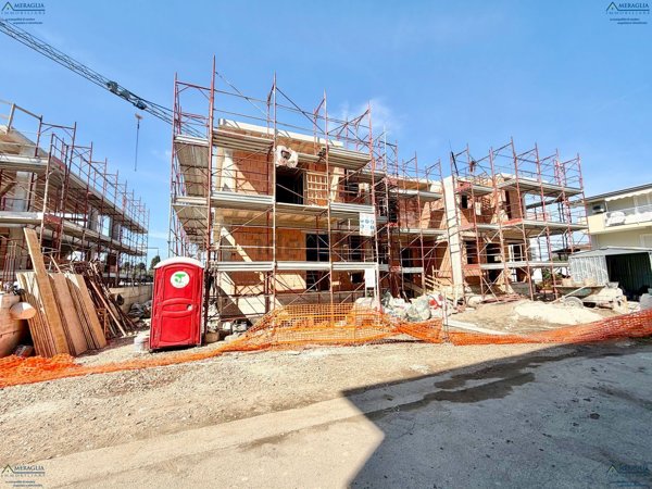 casa indipendente in vendita a Parete