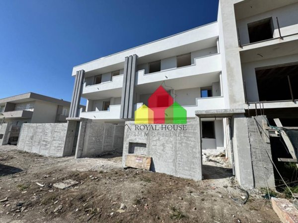 casa indipendente in vendita a Parete