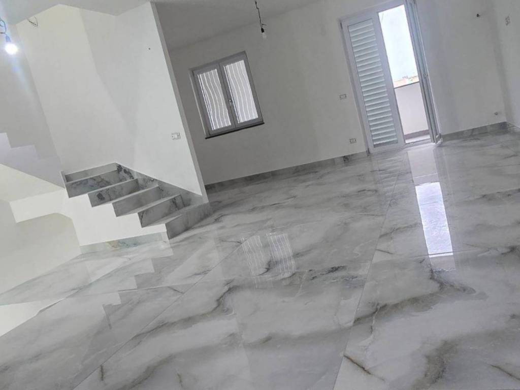 casa indipendente in vendita a Parete