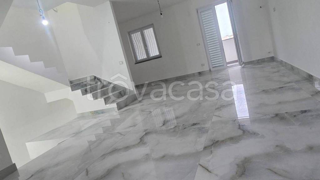 casa indipendente in vendita a Parete