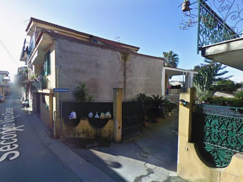 casa indipendente in vendita a Parete