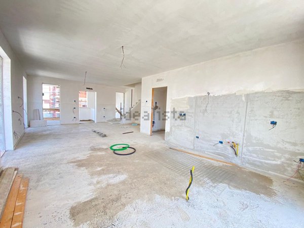 casa indipendente in vendita a Parete