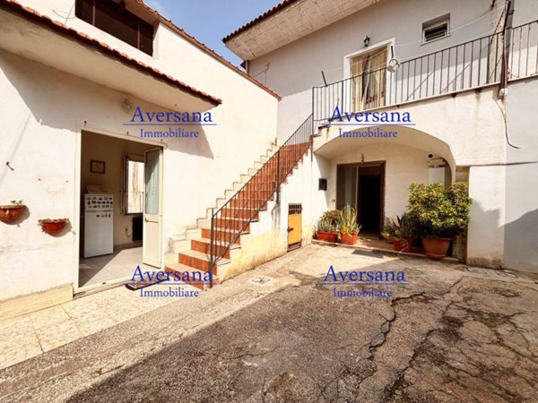 casa indipendente in vendita a Parete