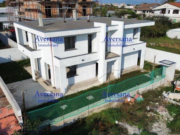 casa indipendente in vendita a Parete