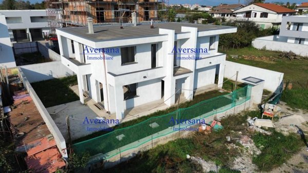 casa indipendente in vendita a Parete