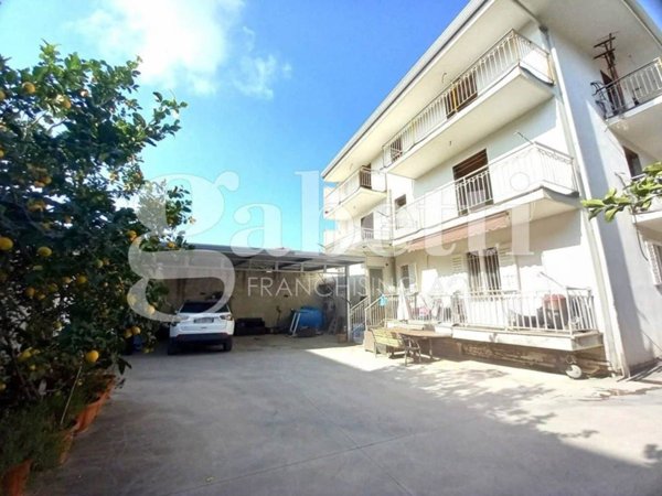 casa indipendente in vendita a Parete