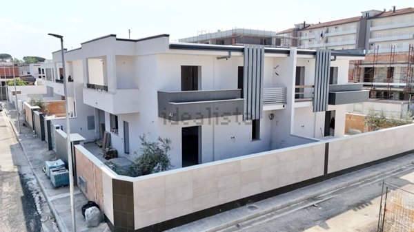 casa indipendente in vendita a Parete