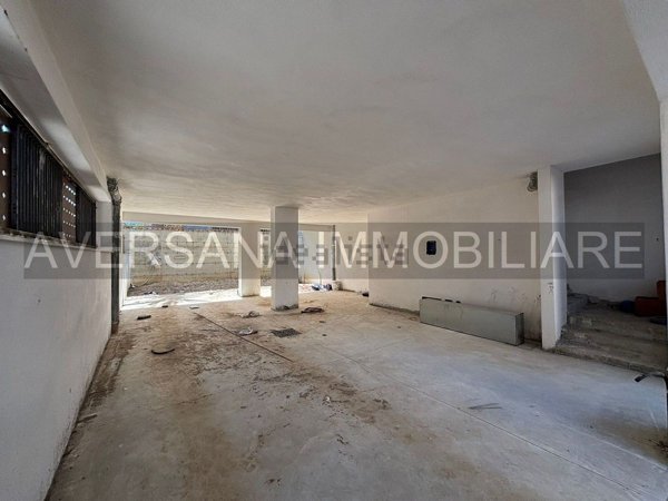 casa indipendente in vendita a Parete