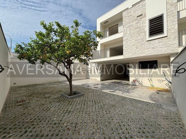 casa indipendente in vendita a Parete