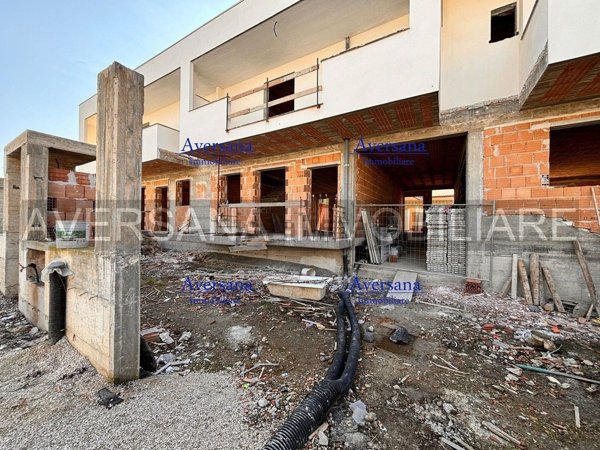 casa indipendente in vendita a Parete