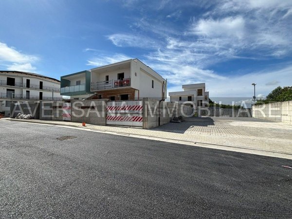 casa indipendente in vendita a Parete