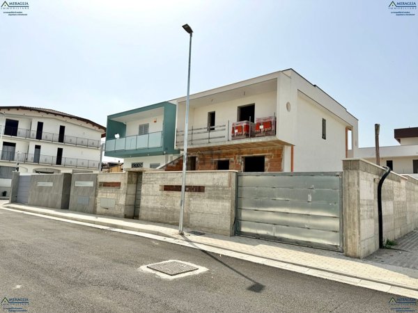 casa indipendente in vendita a Parete