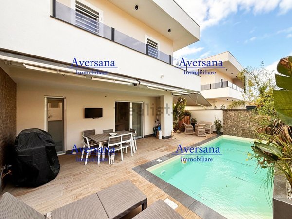 casa indipendente in vendita a Parete