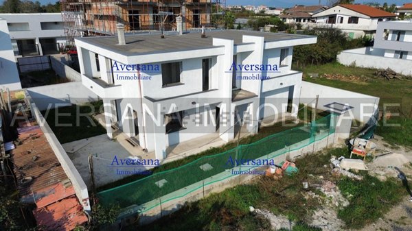 casa indipendente in vendita a Parete