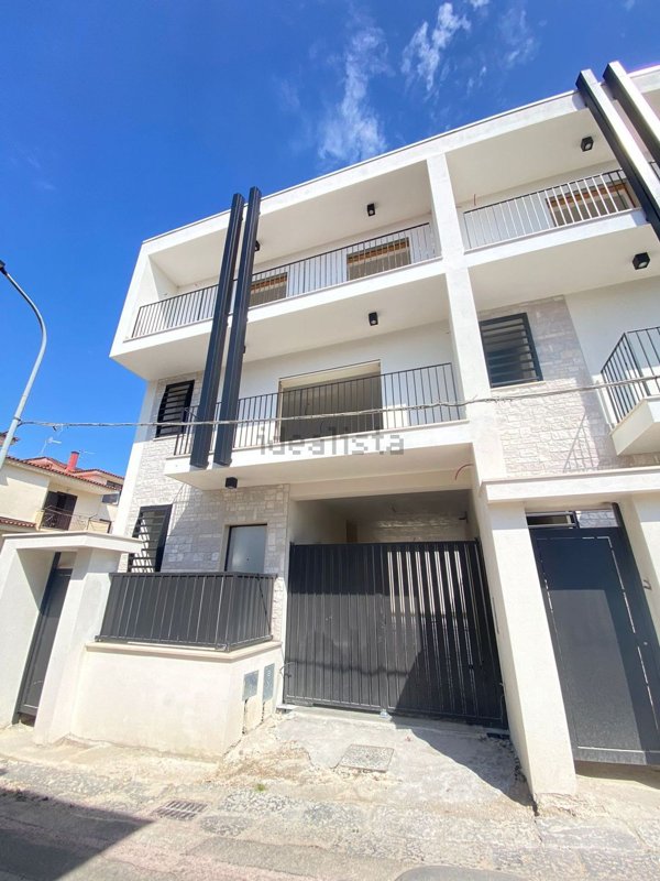 casa indipendente in vendita a Parete