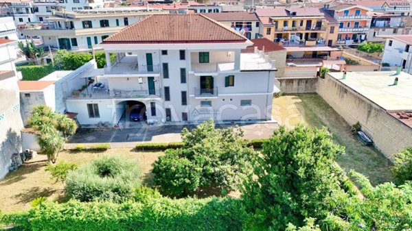 casa indipendente in vendita a Parete