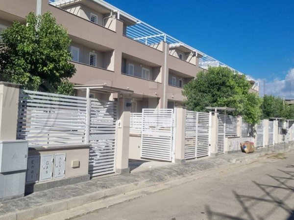 casa indipendente in vendita a Parete