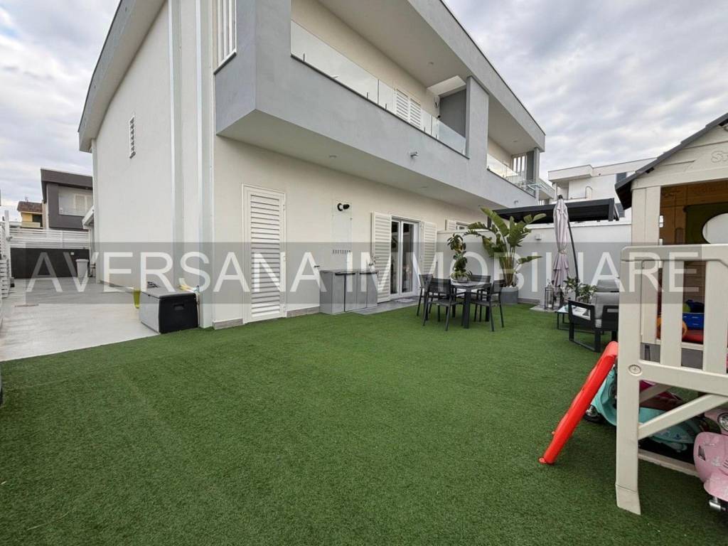 casa indipendente in vendita a Parete