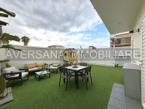 casa indipendente in vendita a Parete