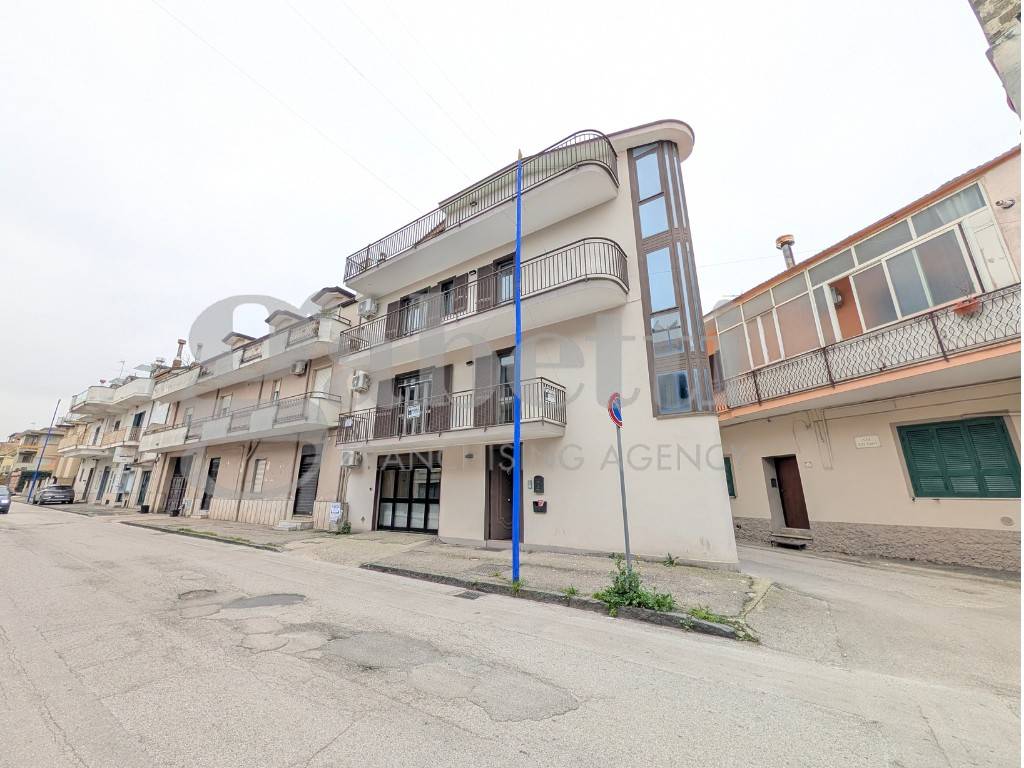 casa indipendente in vendita a Parete