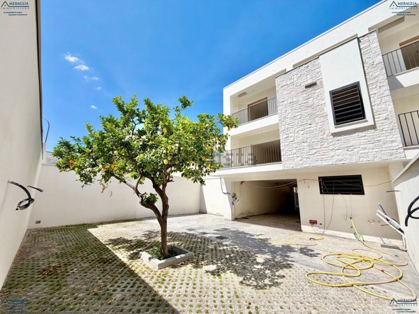 casa indipendente in vendita a Parete