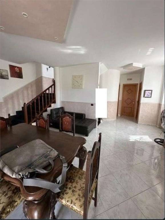 casa indipendente in vendita a Parete