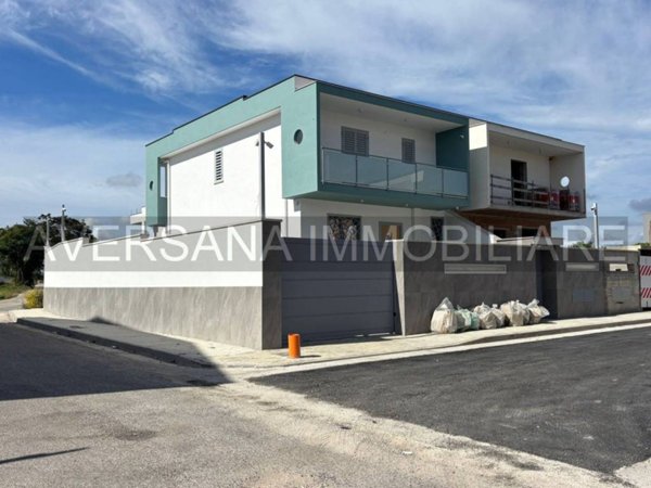 casa indipendente in vendita a Parete