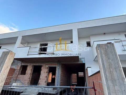 casa indipendente in vendita a Parete