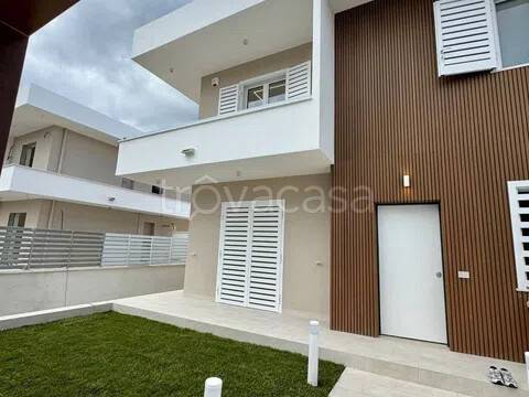 casa indipendente in vendita a Parete
