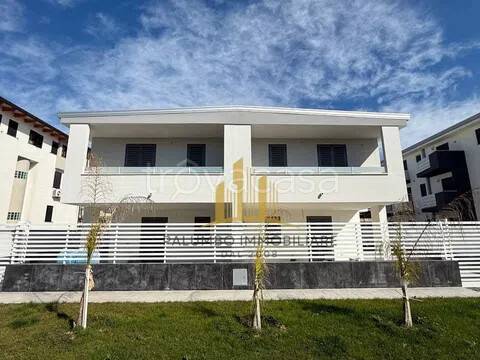 casa indipendente in vendita a Parete