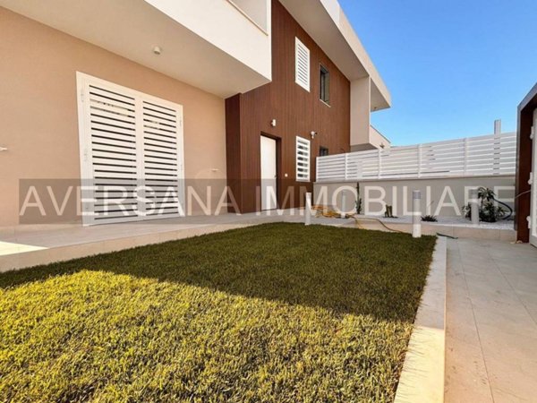 casa indipendente in vendita a Parete