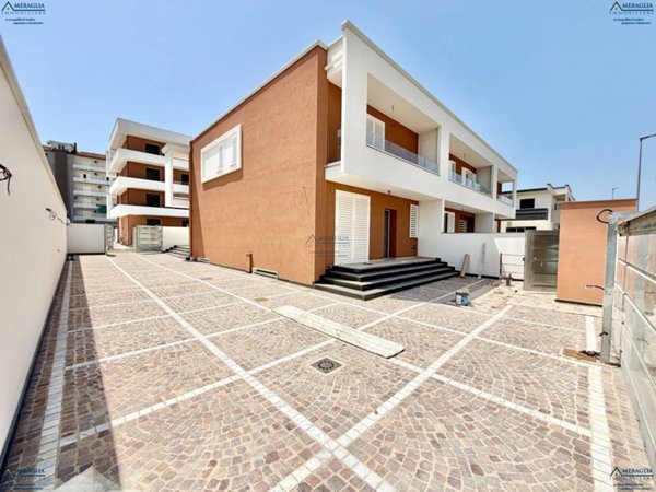 casa indipendente in vendita a Parete