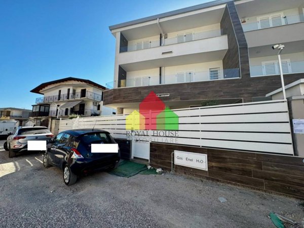 casa indipendente in vendita a Parete