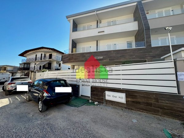 casa indipendente in vendita a Parete