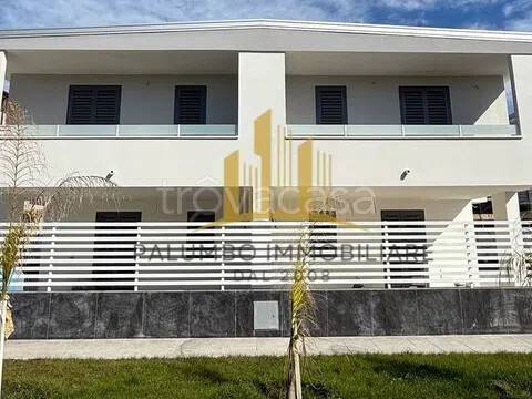 casa indipendente in vendita a Parete