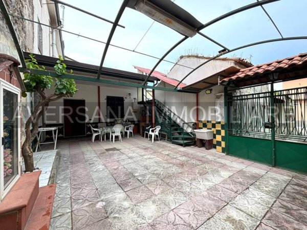 casa indipendente in vendita a Parete