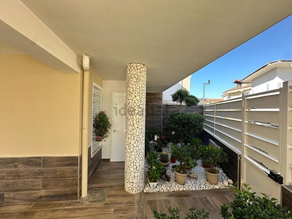 casa indipendente in vendita a Parete