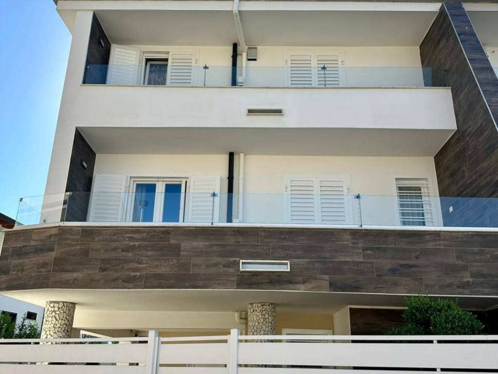 casa indipendente in vendita a Parete