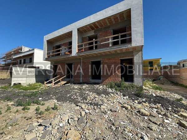 casa indipendente in vendita a Parete