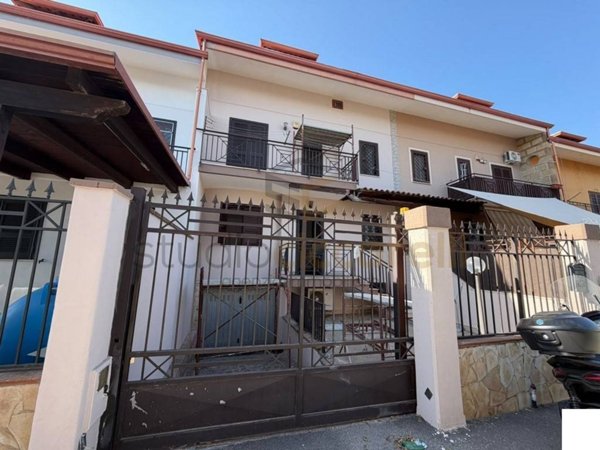 casa indipendente in vendita a Parete