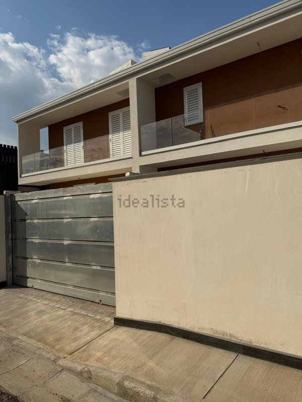 casa indipendente in vendita a Parete