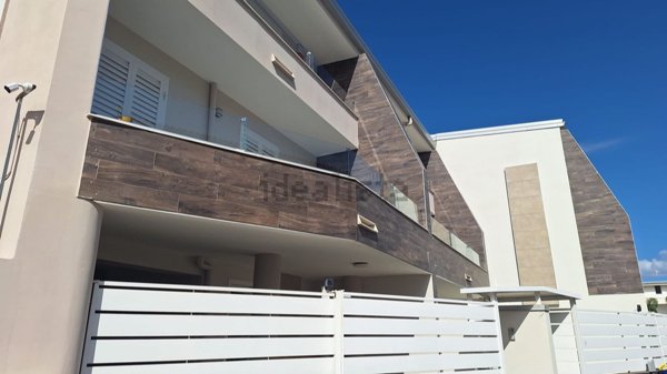 casa indipendente in vendita a Parete