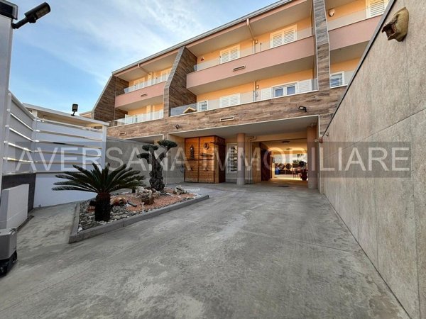 casa indipendente in vendita a Parete