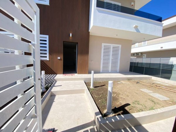 casa indipendente in vendita a Parete