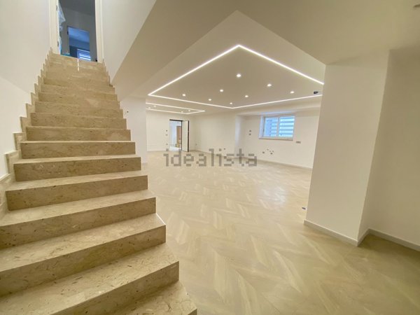 casa indipendente in vendita a Parete