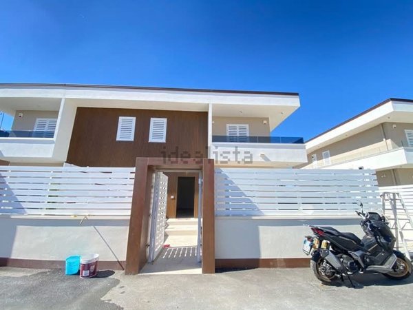 casa indipendente in vendita a Parete