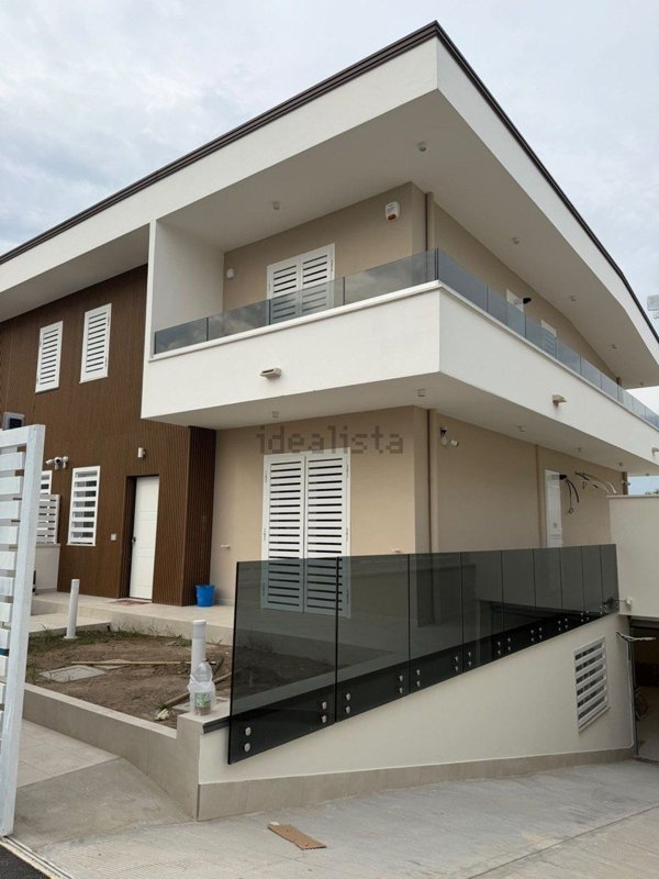 casa indipendente in vendita a Parete