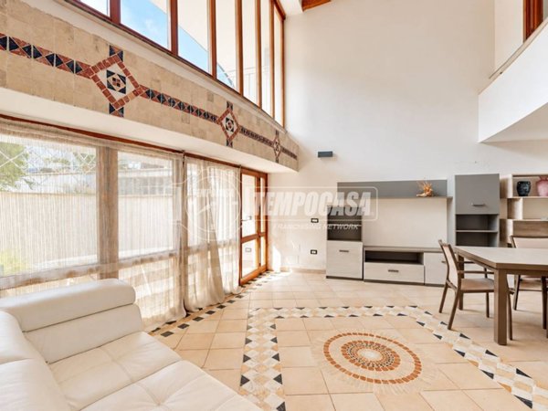 casa indipendente in vendita a Parete
