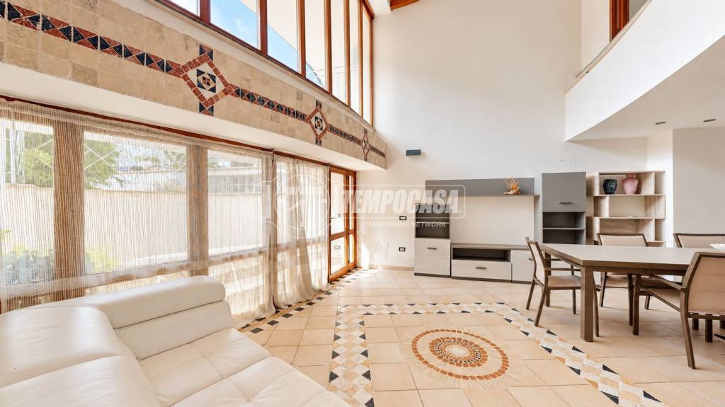casa indipendente in vendita a Parete